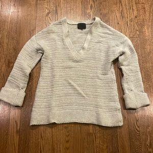 Intermix women’s light grey chunky v-neck wool cashmere sweater size small